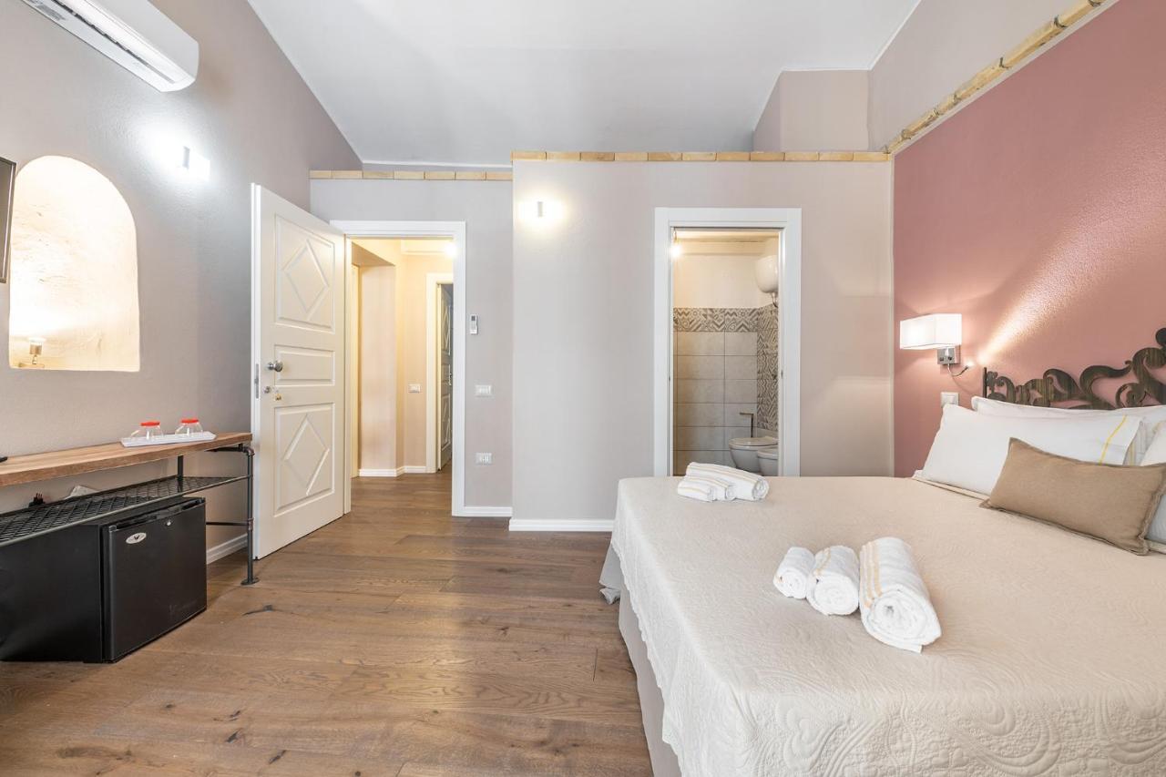 Promenade Boutique Rooms - City Centre Кальяри Экстерьер фото
