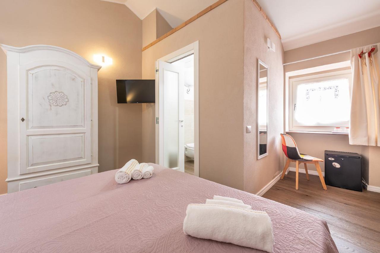 Promenade Boutique Rooms - City Centre Кальяри Экстерьер фото