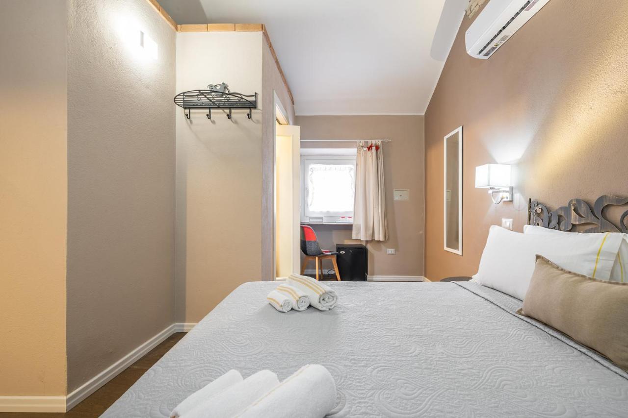 Promenade Boutique Rooms - City Centre Кальяри Экстерьер фото